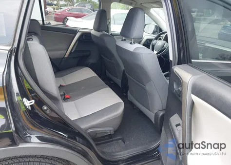 2015 Toyota Rav4 Le z USA, uszkodzony, nr VIN 2T3ZFREV6FW204479